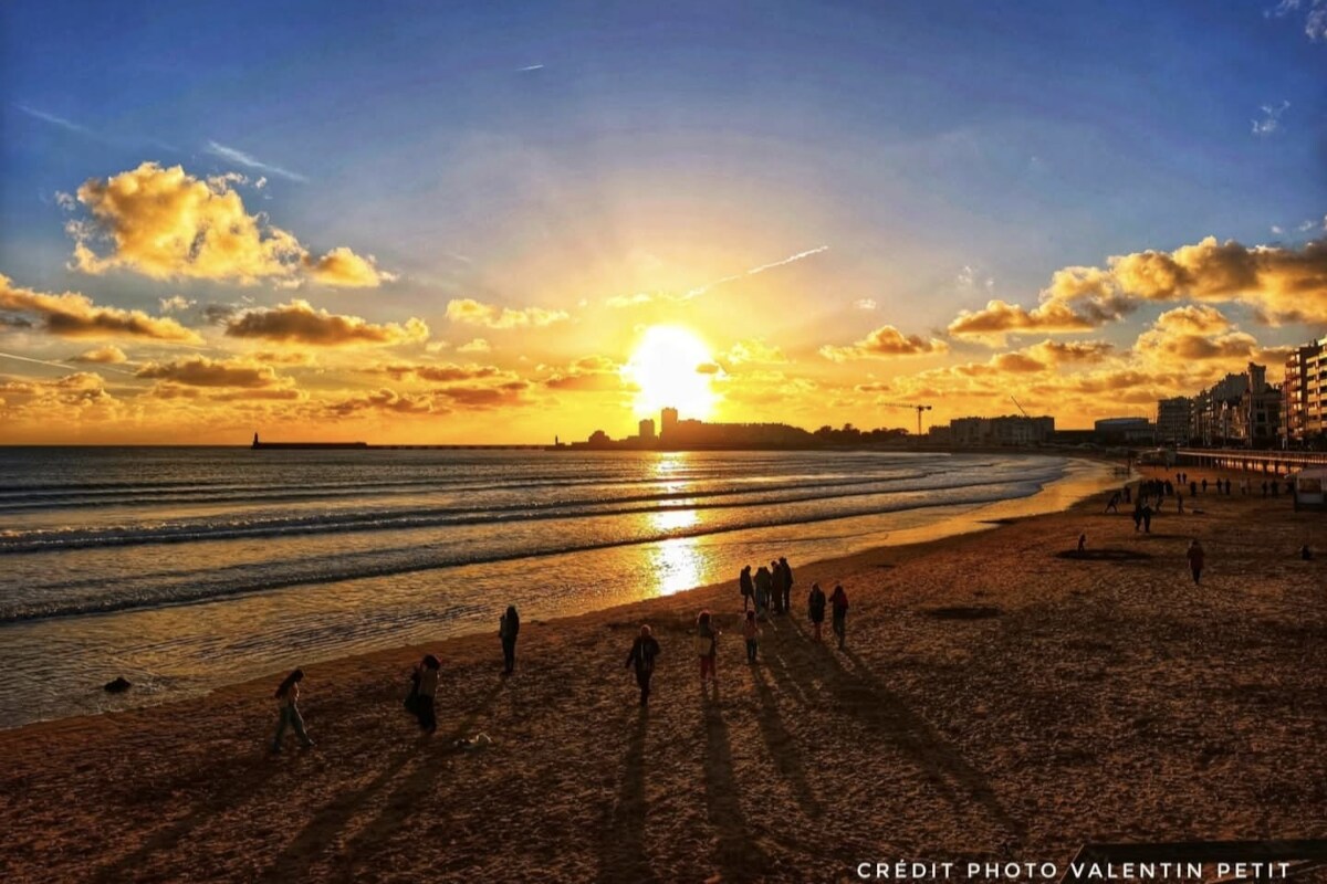 Coucher de soleil sur l’océan depuis le Remblai des Sables d’Olonne