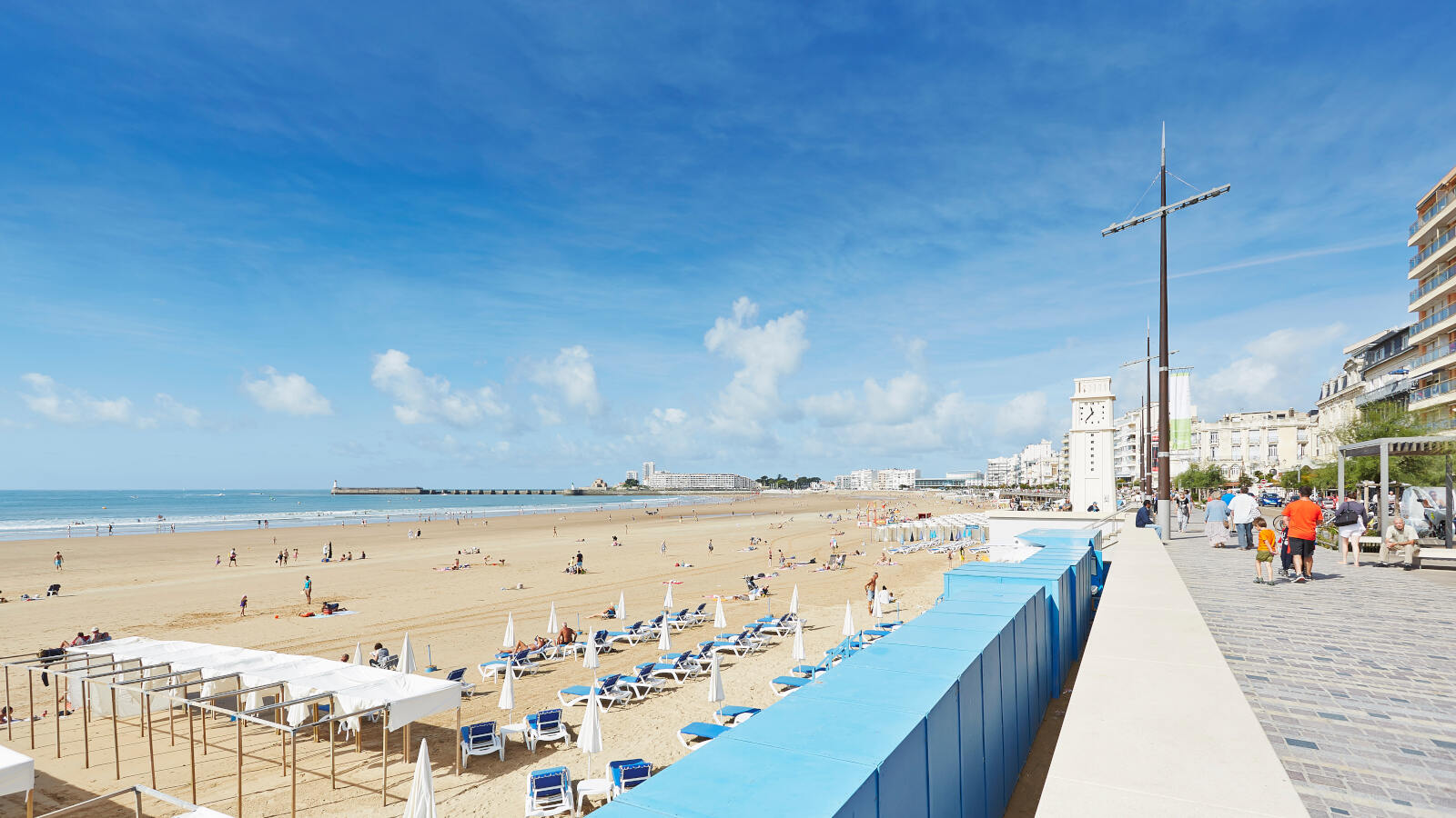 Remblai des Sables d’Olonne avec la Grande Plage et la promenade en bord de mer