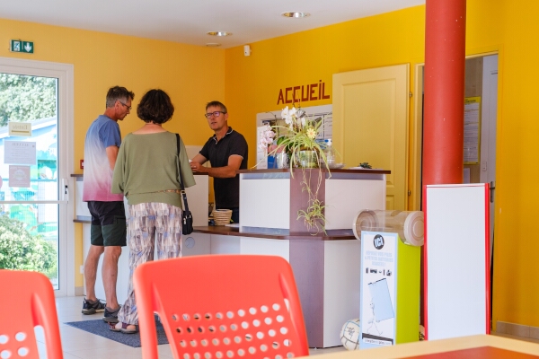 Accueil des vacanciers au camping Les Logeries à Vairé près des Sables d’Olonne
